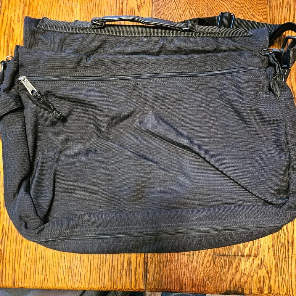 Eddie Bauer Black Nylon Messenger Bag Laptop Case Commuter Shoulder Bag Vintage